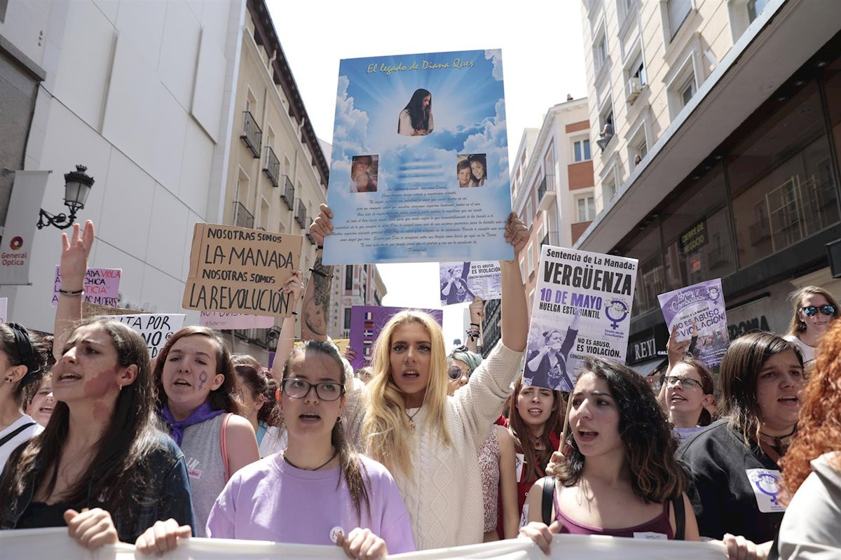 La hermana de Diana Quer en una manifestaciu00f3n feminista