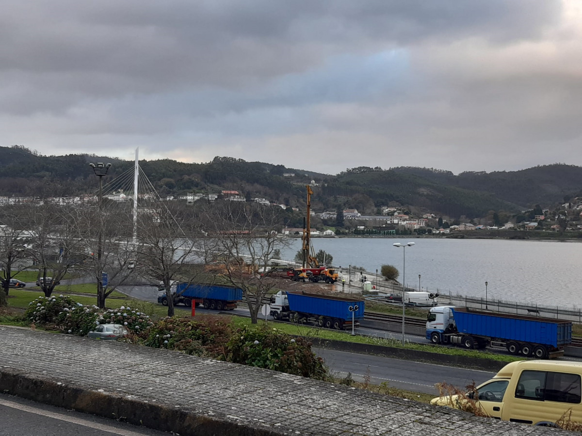 Transportistas del carbón concluyen su protesta con barricadas en Ferrol.