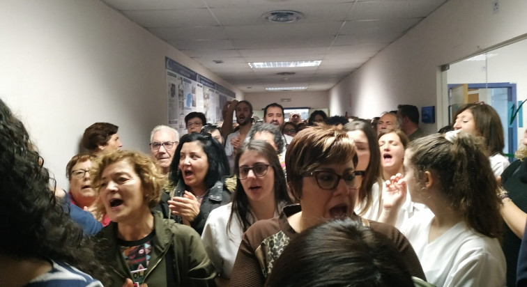 Encierro para defender el paritorio de Verín mientras el PP dice que es por el bien de las madres
