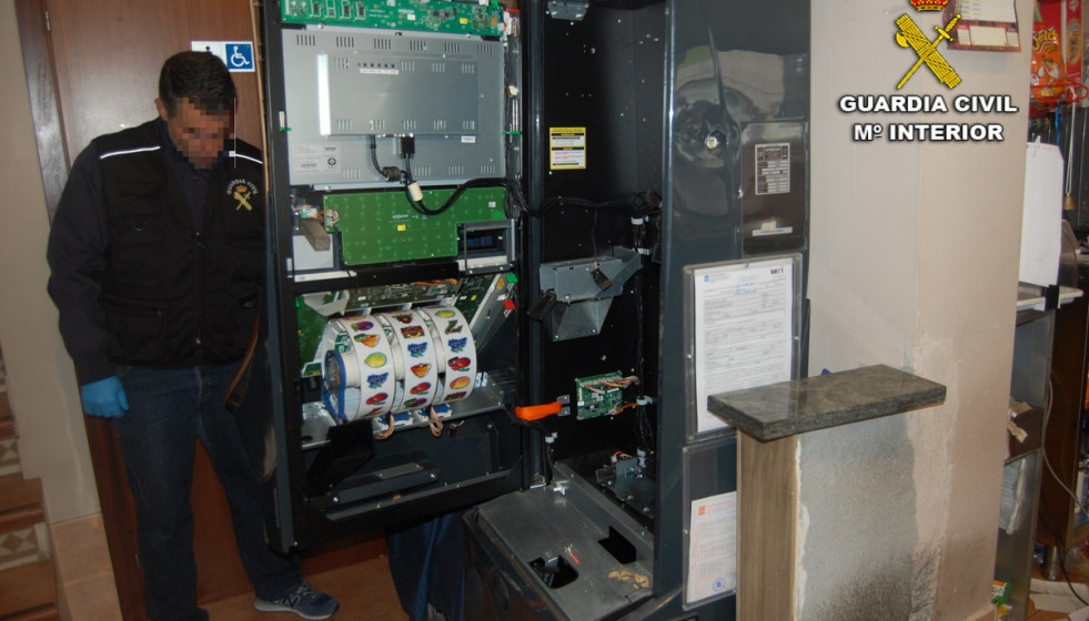 Las actuaciones del grupo criminal consistían en el destrozo de máquinas recreativas de establecimientos para sustraer su recaudación