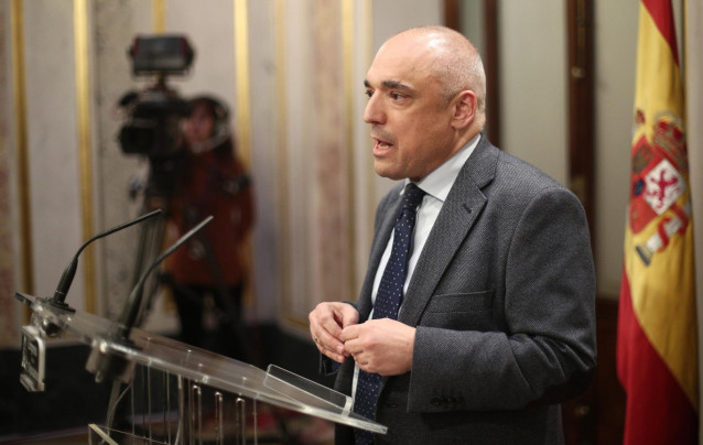El diputado del PSOE, Rafael Simancas, en rueda de prensa tras finalizar la sesión de constitución de las Cortes para la XIV Legislatura en el Congreso de los Diputados, Madrid (España), a 3 de diciembre de 2019.