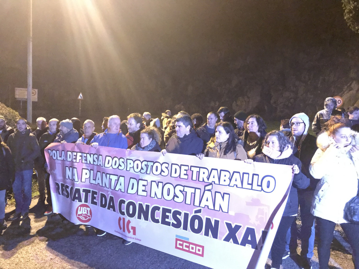 Inicio de la huelga indefinida en el servicio de basuras de A Coruu00f1a Abalda Nostiu00e1n en una foto de la CIG