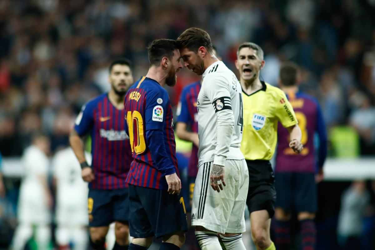 Messi y Sergio Ramos en un pasado clu00e1sico en el Bernabeu foto de Oscar J Barroso