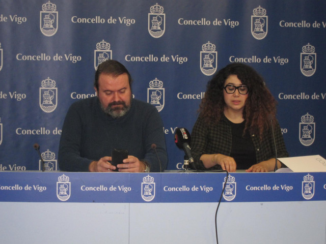 Los concejales de Marea de Vigo, Rubén Pérez y Oriana Méndez, durante la rueda de prensa de este jueves