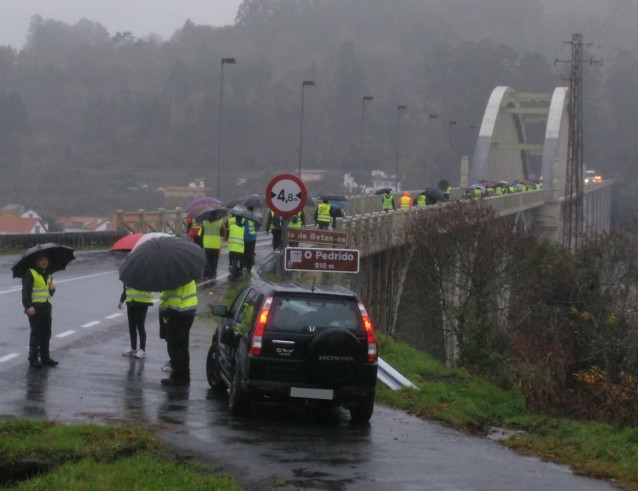 Completada bajo una intensa lluvia y vientos fuertes la tercera etapa de la marcha a pie por una transición justa.