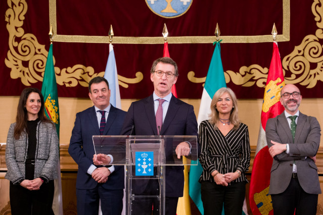 Los consejeros de cultura de Extremadura, Galicia, Andalucía y Castilla y León en el acto con el presidente de la Xunta, Alberto Núñez Feijóo