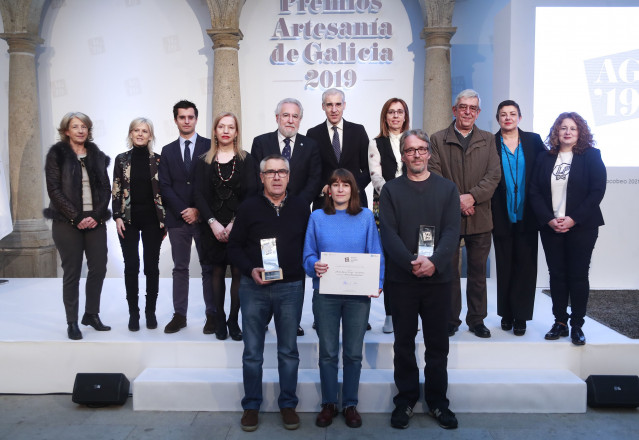 Gala de entrega de los Premios Artesanía de Galicia, con la asistencia del conselleiro de Economía,Francisco Conde, y el presidente del Parlamento, Miguel Santalices