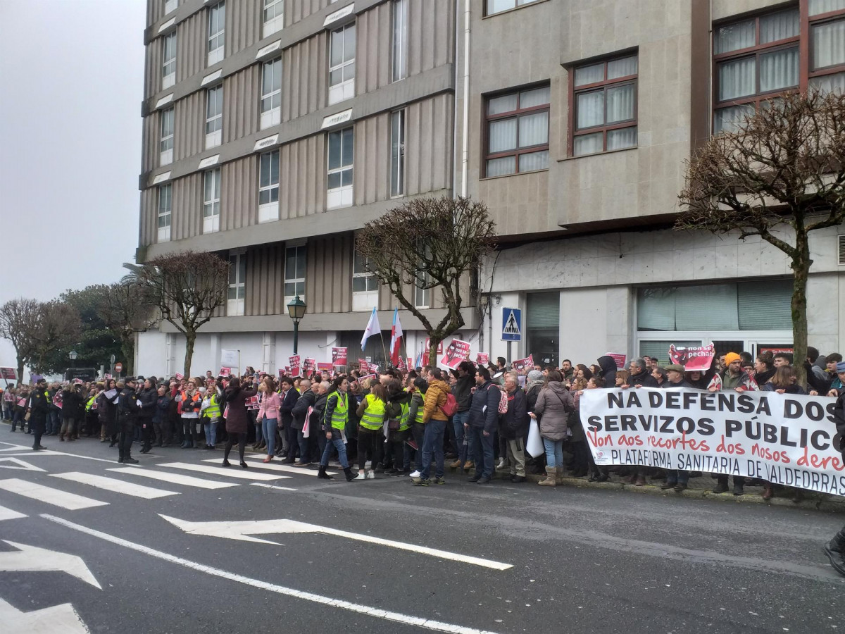 Concentración rfrente al Parlamento gallego contra el cierre del paritorio de Verín (Ourense).