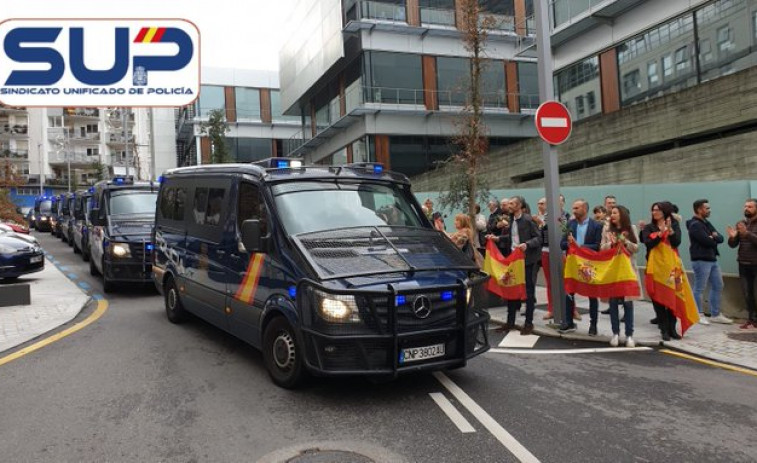 Miles de policías, entre ellos docenas de UIPs gallegos, listos para salvaguardar el Barça-Madrid
