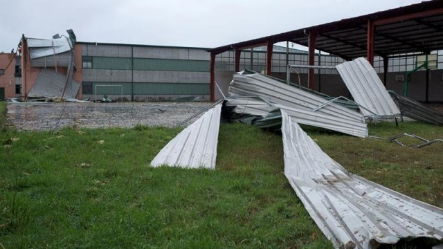 Colegios sin techo, centenares de casas inundadas, ríos desbordados y miles de hogares sin luz; balance del temporal Elsa que continúa
