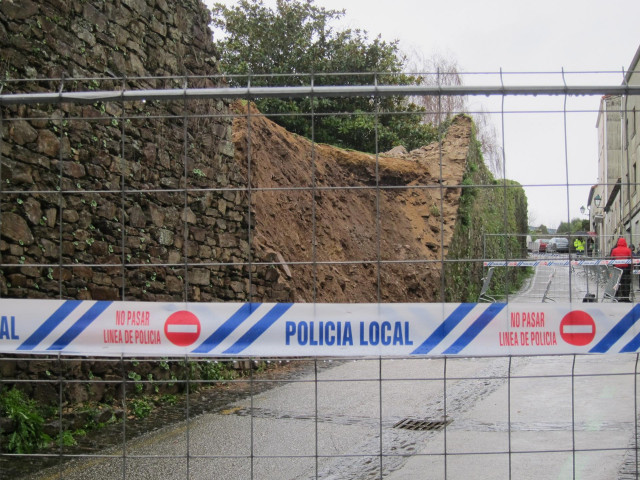 Imagen del muro cuyo derrumbe provocó el fallecimiento de un hombre en Santiago de Compostela
