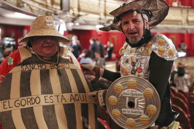 EuropaPress 2561128 Dos hombres vestidos como Don Quijote y Sancho Pancha asisten a la celebracin de