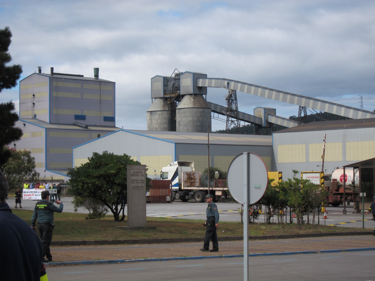 Vista de la factoría de Alcoa en San Cibrao, en Cervo (Lugo)
