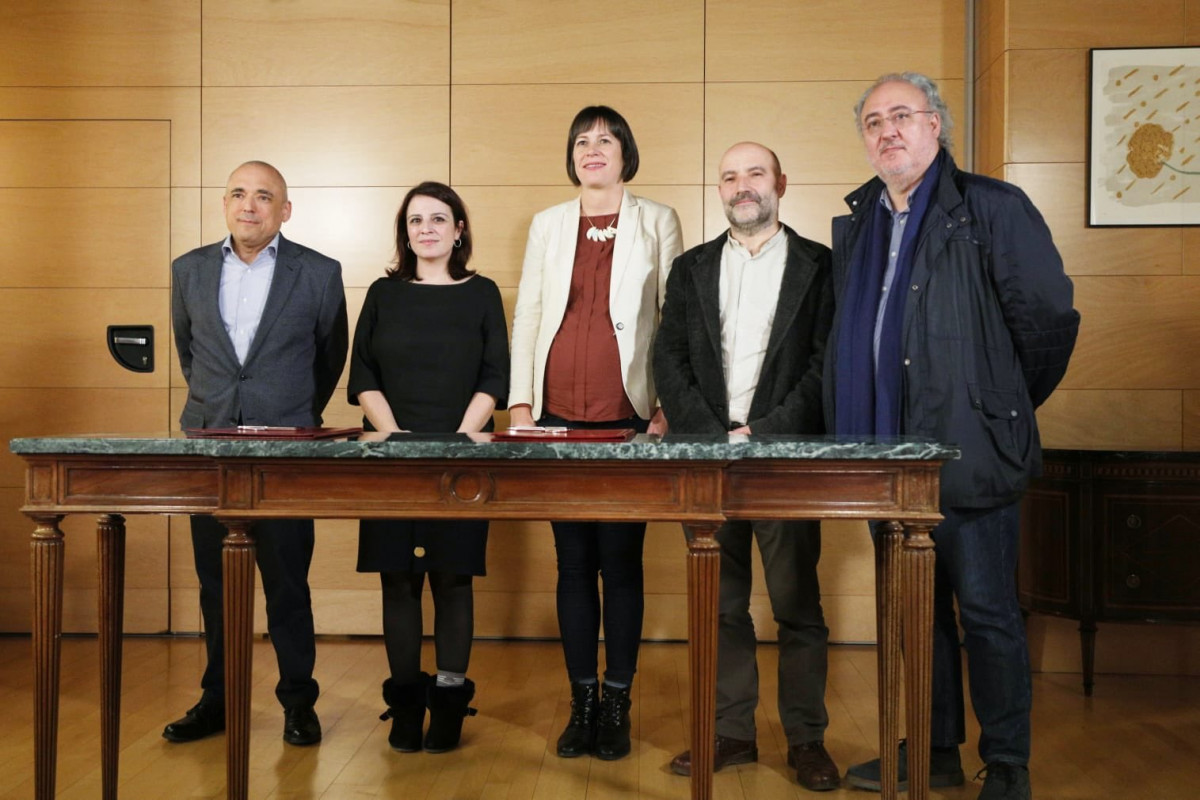Firma del acuerdo entre PSOE y BNG en el congreso de los diputados