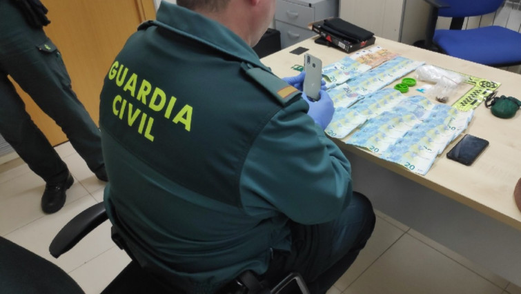 Dos detenidos en Cangas por tráfico de drogas