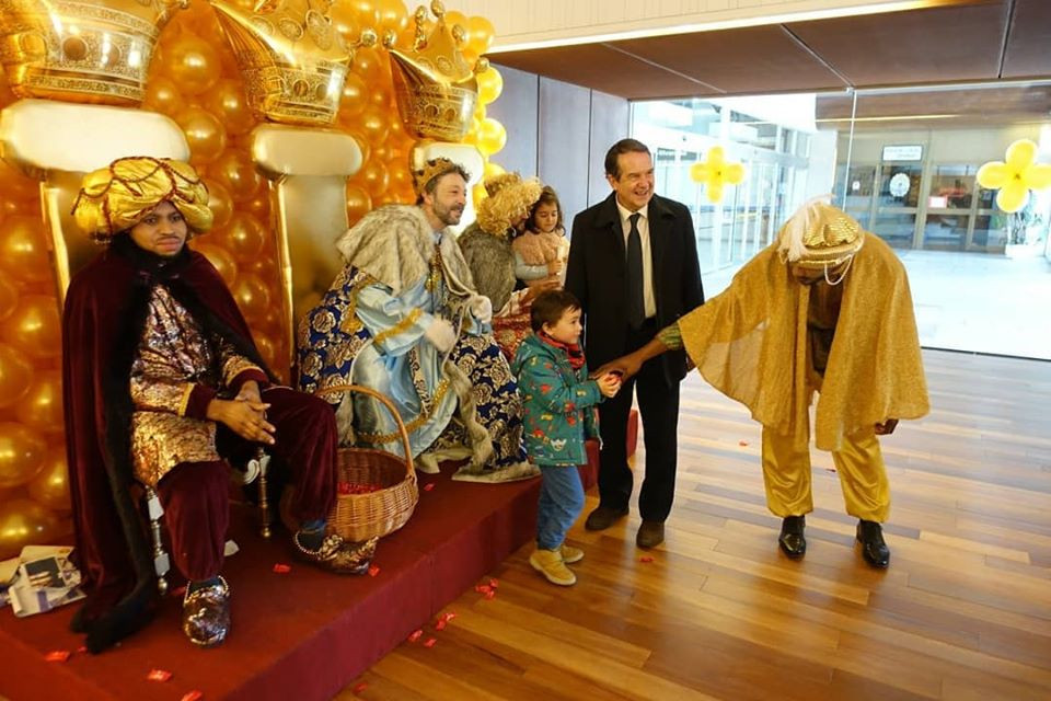 Abel Caballero con los reyes magos en una imagen de su Facebook