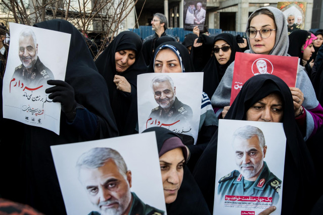 Participantes en el funeral en Teherán del general Qasem Soleimani, jefe de la Fuerza Quds de la Guardia Revolucionaria de Irán.