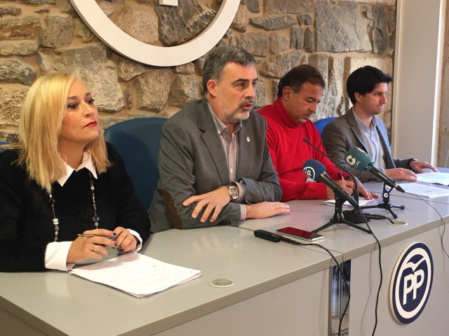 Elena Muñoz, Alfonso Marnotes, Javier Guerra y Diego Gago durante la rueda de prensa