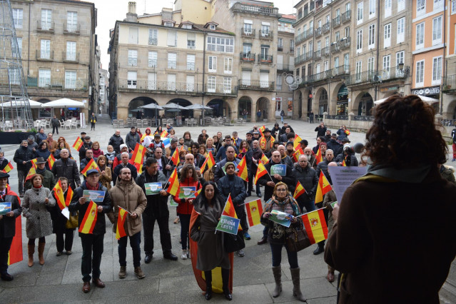 Concentración convocada por la plataforma 'España Existe', cercana a Vox, frente al Ayuntamiento de Ourense.