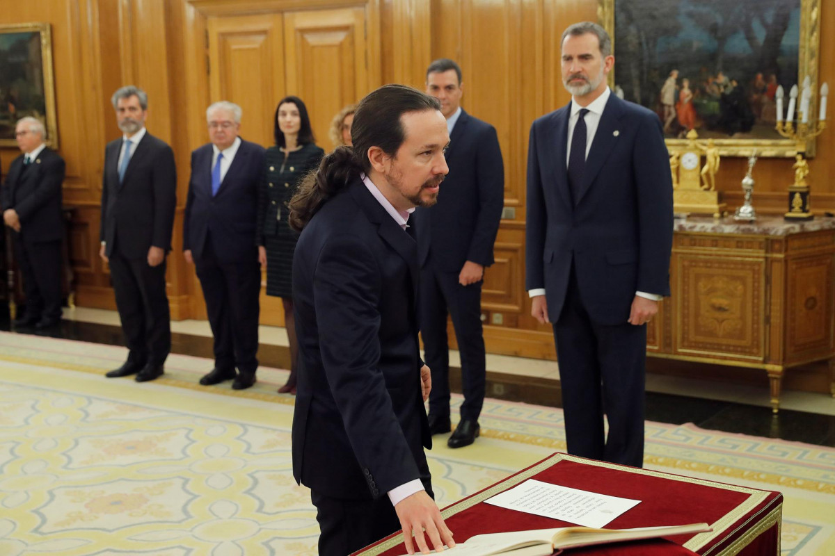 EuropaPress 2588349 El nuevo vicepresidente de Derechos Sociales y Agenda 2030 Pablo Iglesias jura o promete su cargo ante el Rey Felipe VI en el Palacio de la Zarzuela de Madrid a 13 de enero de 2020 