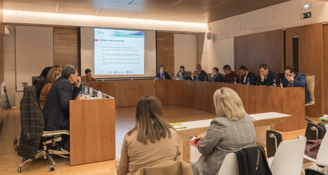 Los regidores de las localidades se reunieron junto a técnicos municipales en el ayuntamiento de Tui