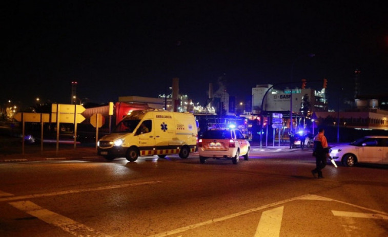 Dos muertos y ocho heridos por la explosión de una petroquímica de Tarragona