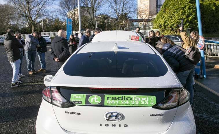 El primer taxi eléctrico de Galicia ya funciona en A Coruña