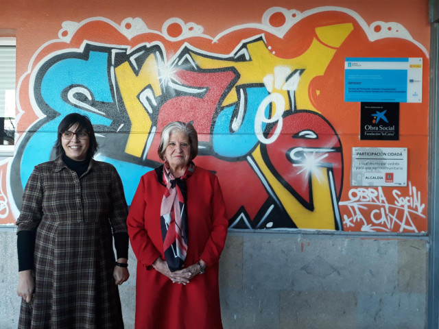 La presidenta de la Fundación Érguete-Integración junto a su homóloga en la Unión de Cooperativas Galegas EspazoCoop antes de la firma del convenio