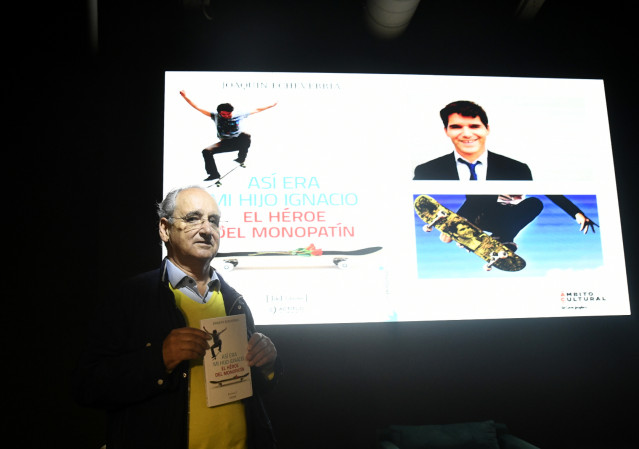 Joaquín Echevarría presenta su libro 'Así era mi hijo Ignacio, el héroe del monopatín', en honor a su hijo Ignacio Echevarría, fallecido en el atentado terrorista del puente de Londres en 2017, en Madrid (España), a 4 de noviembre de 2019.