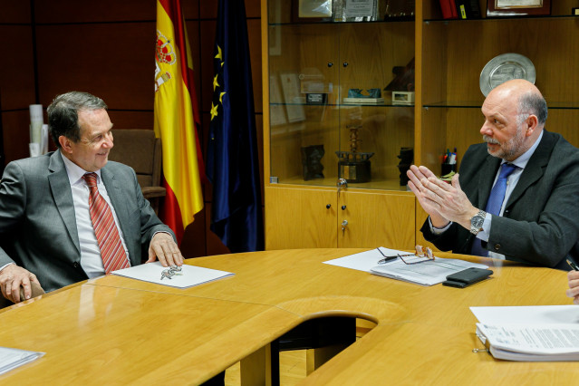 El alcalde de Vigo y el director general de Carreteras durante la reunión