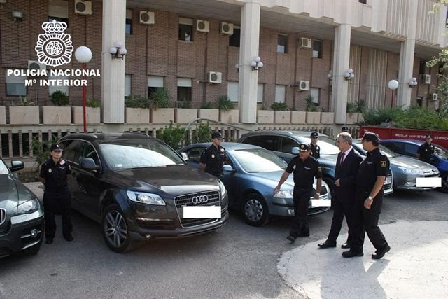 Así actúa la banda lucense que simula vender coches de gama alta para agredir y robar a los compradores