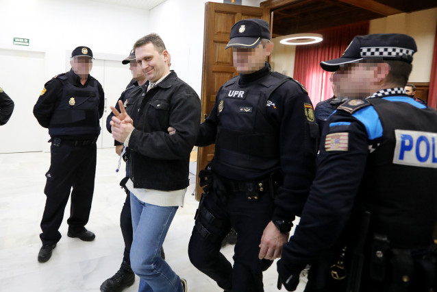 Norbert Feher, alias 'Igor el ruso', a su salida de la Audiencia de Teruel