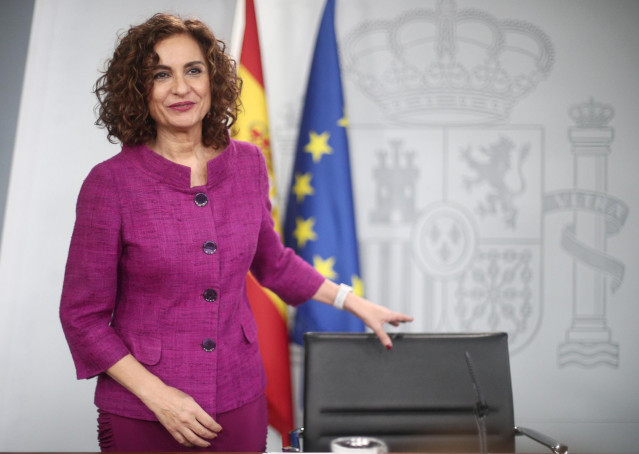 La ministra de Hacienda y Portavoz del Gobierno, María Jesús Montero, en rueda de prensa tras el Consejo de Ministros, en el Complejo de la Moncloa, en Madrid (España), a 28 de enero de 2020.