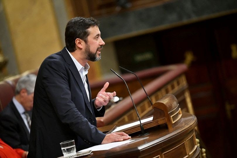 El portavoz de Galicia en Común, Antón Gómez-Reino, durante el debate de investidura