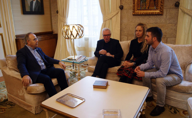 Reunión del alcalde de Santiago, Xosé Sánchez Bugallo, con la Fundación Ría
