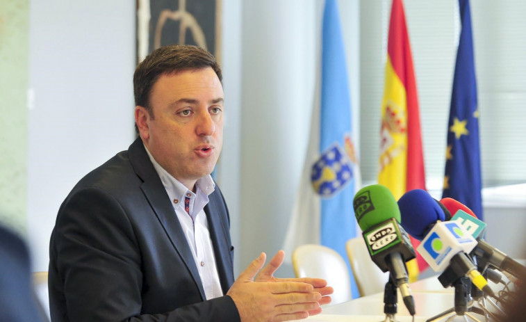 ​Los recursos de los concellos para controlar el aforo de las playas “no nacen como grelos en una huerta”, critica el presidente de la Diputación de A Coruña