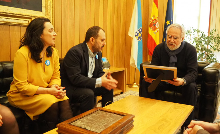 ​A Mesa lleva hasta el Parlamento gallego la campaña 'Falar galego é saudábel'