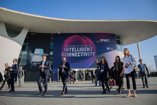 ​La sangría de empresas ausentes hace tambalear la Mobile World Congress, que valora suspenderse
