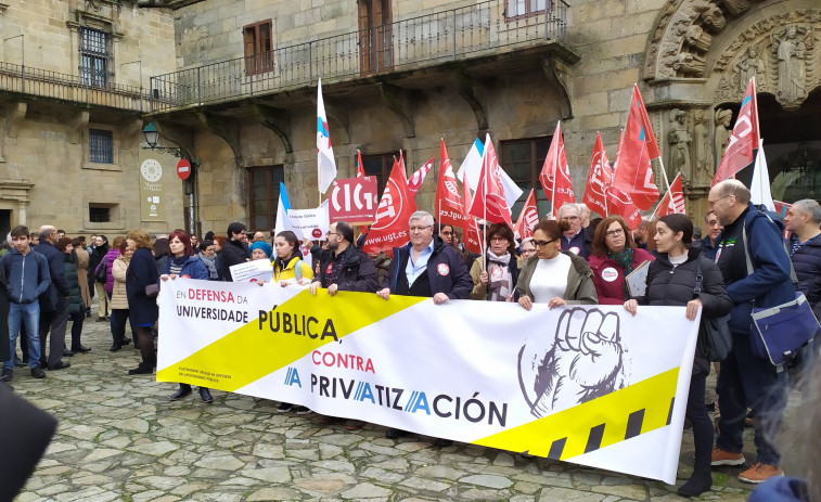 Respuesta unánime en los campus gallegos contra la universidad privada de Abanca: 
