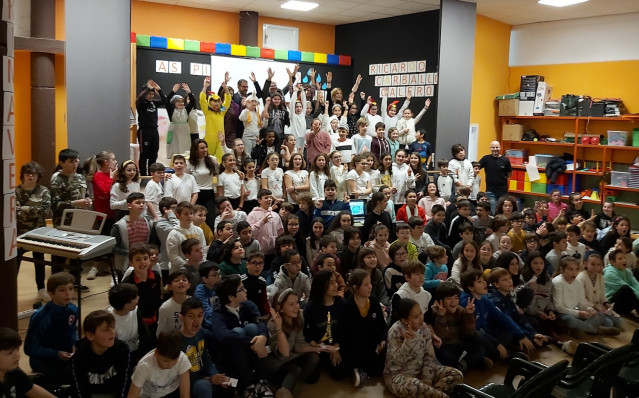 Acto en el CEIP de Canido en homenaje a Carvalho Calero