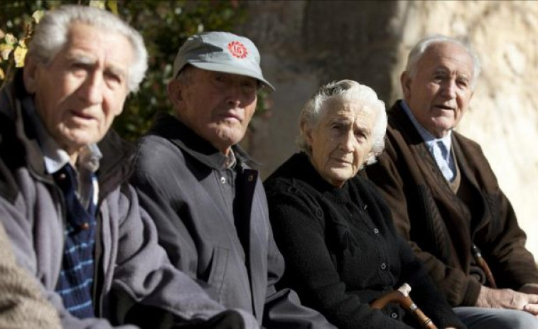 Soben as pensións en Galicia pero continuan uns 140 euros por debaixo da media estatal