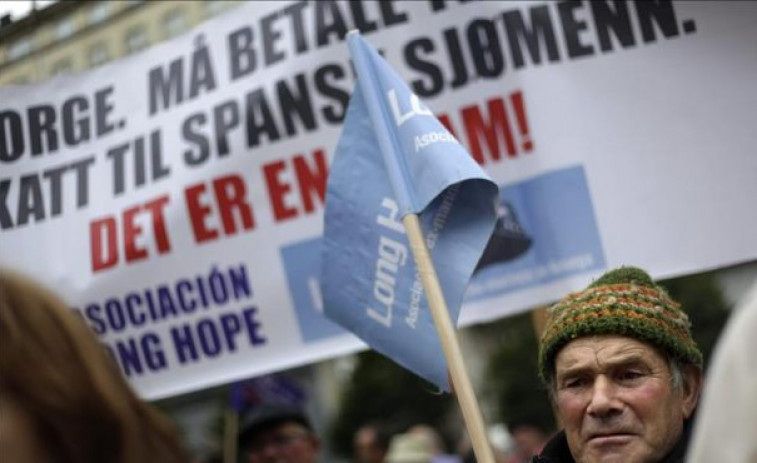 Un centenar de marineros piden en A Coruña sus pensiones negadas por Noruega
