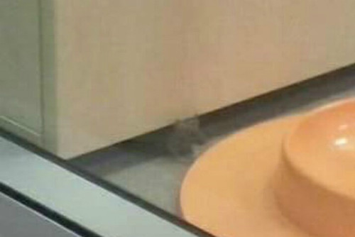 Los pacientes del Hospital Álvaro Cunqueiro denuncian contaminación en el centro