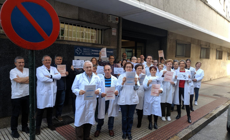 Médicos de familia y pediatras de A Coruña-Cee convocan protestas al verse desbordados