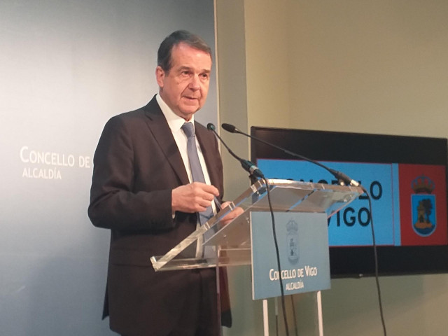 El alcalde de Vigo, Abel Caballero, en una rueda de prensa en el Ayuntamiento.