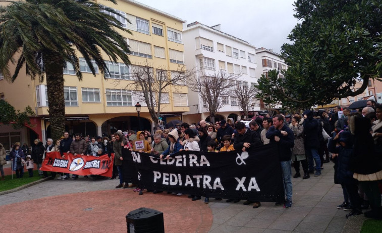 Mil personas toman las calles en Cedeira para reclamar un pediatra, con el más cercano a 15 kilómetros