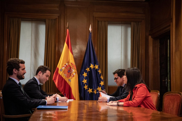 Reunión en el Congreso de los Diputados entre el presidente del PP, Pablo Casado, y la portavoz parlamentaria de Ciudadanos, Inés Arrimadas, junto Teodoro García Egea y José María Espejo-Saavedra, para hablar de coaliciones en elecciones autonómicas.