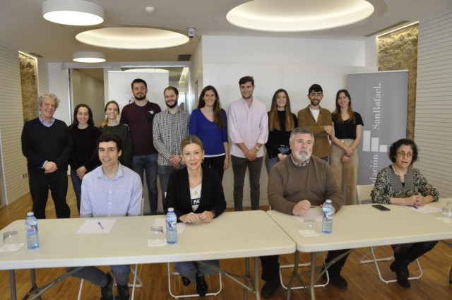 El presidente del Colegio de Médicos de A Coruña, Luciano Vidán, junto a otros profesionales sanitarios, presenta la segunda campaña 'Risco Cero'