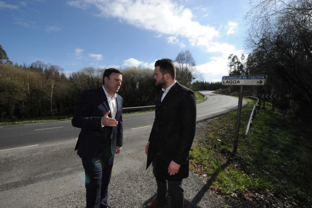 El presidente de la Diputación de A Coruña, Valentín González Formoso,  visita Cerceda junto al regidor, Juan Manuel Rodríguez