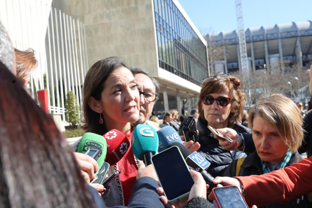 La ministra de Industria, Comercio y Turismo, Reyes Maroto, ofrece declaraciones a los medios en el Palacio de Congresos y Exposiciones, en Madrid (España), a 21 de febrero de 2020.